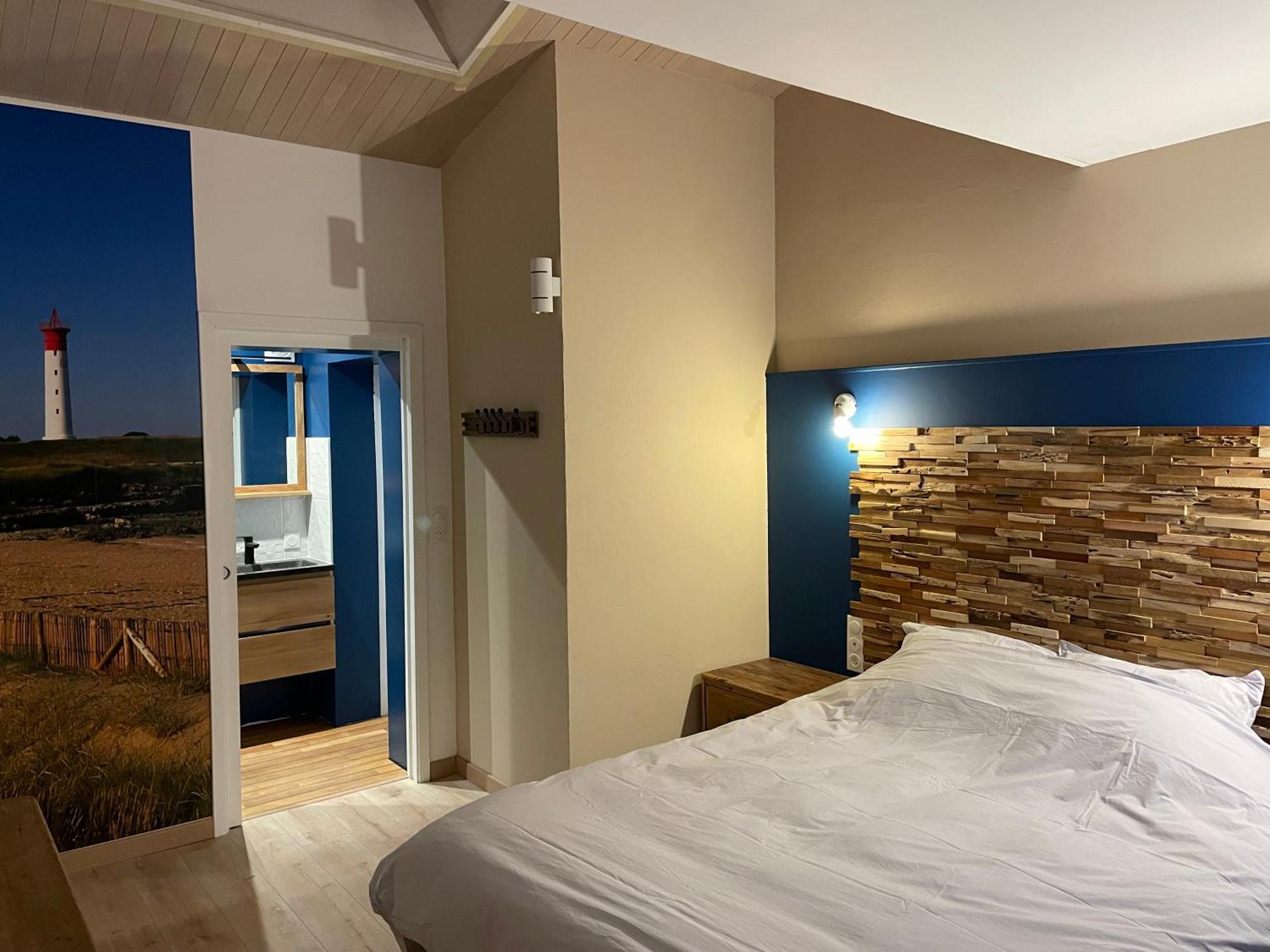 Les Pertuis Rochelais Bed & Breakfast Perigny  Room photo
